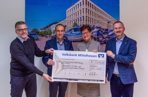Polizeipräsidium Mittelhessen - Pressestelle Gießen: POL-GI: Gießen: Spendenübergabe nach Adventskonzert und Blutspendeterminen an den ambulanten Kinder- und Jugendhospizdienst Gießen