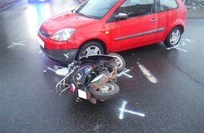 Polizei Düren: POL-DN: Unfall mit verletzter Motorrollerfahrerin