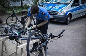Polizeipräsidium Mittelhessen - Pressestelle Lahn - Dill: POL-LDK: Wetzlar: Polizei codiert Fahrräder