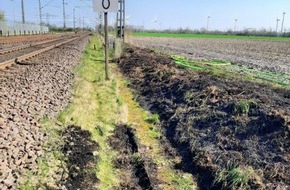 Bundespolizeiinspektion Flensburg: BPOL-FL: Jübek - Böschungsbrand sorgt für Sperrung der Bahnstrecke