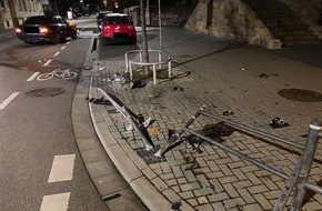 Polizeidirektion Neustadt/Weinstraße: POL-PDNW: Neustadt/Wstr.: Zeugenaufruf nach Verkehrsunfallflucht