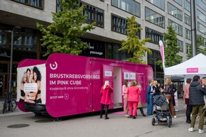 PINK CUBE heute in Zürich: Brustkrebsvorsorge auf dem Europaplatz