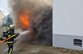 Feuerwehr Dortmund: FW-DO: Feuer in einer Garage - Feuer am Wechselrichter greift auf PKW über