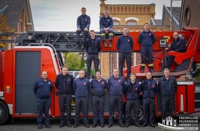 Freiwillige Feuerwehr Hennef: FW Hennef: Lehrgang für Drehleiter - Maschinisten bei der Feuerwehr Hennef