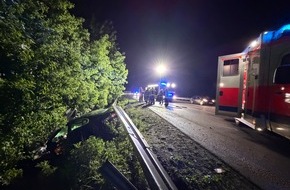 Feuerwehr Neuss: FW-NE: Verkehrsunfall auf der A57 | Ersthelfer betreuen Fahrerin vor Eintreffen der Feuerwehr