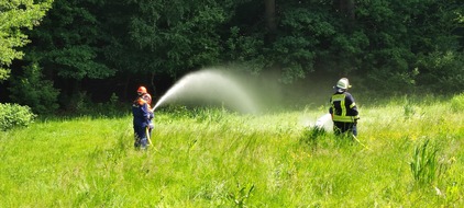 FW-AR: Jugendfeuerwehr trainiert Einsatzrealität