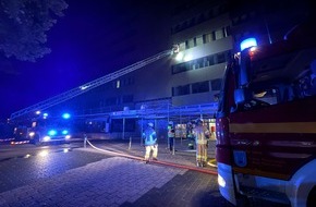 Freiwillige Feuerwehr Bad Salzuflen: FF Bad Salzuflen: Kellerbrand sorgt für Verrauchung im Bad Salzufler Rathaus / Rund 50 Einsatzkräfte sind am Dienstagabend an der Rudolph-Brandes-Allee vor Ort