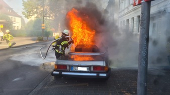 Freiwillige Feuerwehr Hennef: FW Hennef: Wertvoller Mercedes Oldtimer verbrannt