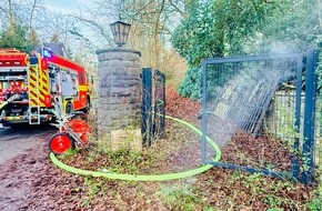 Feuerwehr Ratingen: FW Ratingen: Brand in leerstehendem Geb&auml;ude in Ratingen-H&ouml;sel / Feuerwehr Ratingen mehrere Stunden im Einsatz