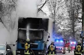 Feuerwehr Essen: FW-E: Brennender LKW auf Rüttenscheider Straße - Keine Verletzten