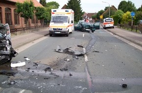 Polizeiinspektion Nienburg / Schaumburg: POL-STH: Schwerer Verkehrsunfall in Niedernwöhren