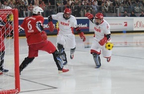 ProSieben: Stefan Raab wagt sich zurück aufs Eis: Der "Deutsche Eisfußball Pokal 2015" am 2. Mai 2015 auf ProSieben