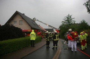 Polizeiinspektion Hameln-Pyrmont/Holzminden: POL-HM: Wetterbedingte Einsätze am Abend - zwei Dachstuhlbrände durch Blitzeinschlag