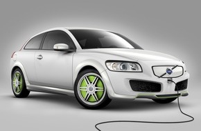Volvo Car Switzerland AG: Bahnbrechendes Volvo ReCharge-Konzept: Der "Plug-in Hybrid"