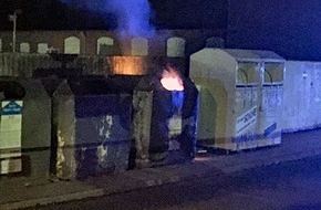 Polizei Mettmann: POL-ME: Papiercontainer in Brand gesetzt - die Polizei ermittelt - Mettmann - 2103038