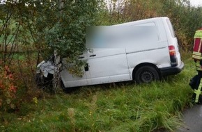 Polizeiinspektion Rotenburg: POL-ROW: ++ A 1: Auto verunfallt auf regennasser Fahrbahn - Mann am Steuer ohne Fahrerlaubnis ++
