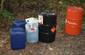 Polizeiinspektion Hildesheim: POL-HI: Mehrere hundert Liter Altöl im Wald entsorgt - Zeugenaufruf
