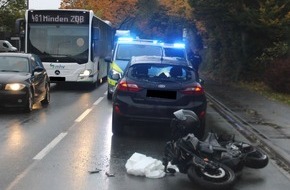 Polizei Minden-Lübbecke: POL-MI: Kradfahrer fährt auf Auto auf