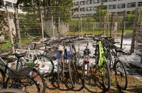 Feuerwehr Dresden: FW Dresden: Starke Rauchentwicklung in der Südvorstadt und Personenrettung nach Verkehrsunfall