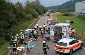 Polizeipräsidium Freiburg: POL-FR: Schopfheim: Frontalzusammenstoß auf der B 317 - mehrere Verletzte -  Rettungshubschrauber im Einsatz - wichtiger Unfallzeuge gesucht