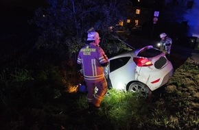 Feuerwehr Kleve: FW-KLE: Feuerwehr Kleve rettet Person nach Verkehrsunfall