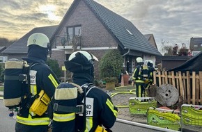 Feuerwehr Bochum: FW-BO: Ausgedehnter Zimmerbrand in Wattenscheid-H&ouml;ntrop - Zwei Hunde sterben