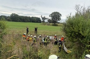 Kreisfeuerwehr Rotenburg (W&uuml;mme): FW-ROW: Ehepaar nach Verkehrsunfall auf der A1 aus Fahrzeug befreit