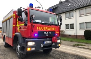 Freiwillige Feuerwehr Lage: FW Lage: Zwei parallele Türöffnungen für den Rettungsdienst / Hubschrauber bringt Notarzt - 04.01.2022