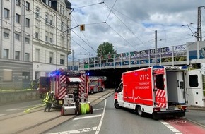 Feuerwehr Bochum: FW-BO: Rauchentwicklung in Wohnung an der Dorstener Stra&szlig;e - Bewohnerin vorsorglich ins Krankenhaus gebracht