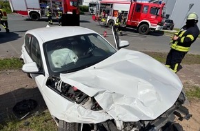 Polizei Minden-Lübbecke: POL-MI: Auto schleudert nach Verkehrsunfall gegen Verteilerkasten