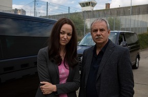 ZDF: ZDF zeigt Dokudrama "Letzte Ausfahrt Gera - Acht Stunden mit Beate Zschäpe" mit Lisa Wagner, Joachim Król und Axel Milberg (FOTO)