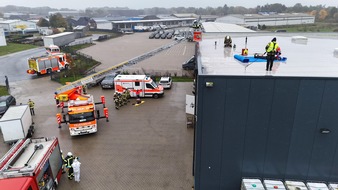 Kreisfeuerwehr Oldenburg: FW-OLL: 120 Einsatzkräfte im Einsatz - 59 Menschen gerettet bei gemeinsamem Übungstag von Feuerwehr und Rettungsdienst