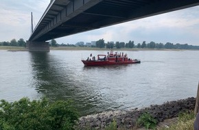 Feuerwehr Düsseldorf: FW-D: Spektakuläre Rettung auf dem Rhein