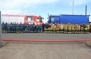 Feuerwehr Bremen: FW-HB: Große Übung im Industriehafen - Zusammenarbeit von Feuerwehr und THW