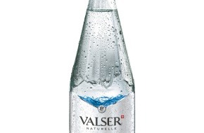 Valser Mineralquellen: Valser présente sa nouvelle étiquette à l'occasion du St. Moritz Gourmet Festival