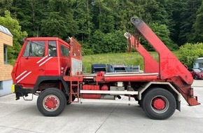 Hauptzollamt Singen: HZA-SI: Berauscht und ohne Fahrerlaubnis, Fahrer schmuggelten LKW
