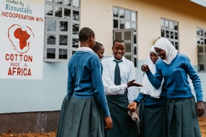 Weltfrauentag am 8.März: Cotton made in Africa setzt sich für Rechte und Unabhängigkeit von Frauen ein.