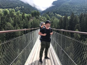 Ein junger, alleinerziehender Vater entdeckt für sich die Ruhe der Berge