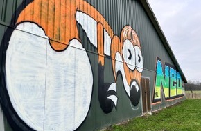 Polizeiinspektion Rotenburg: POL-ROW: ++ Hoher Schaden durch Graffiti auf Maststall - Polizei bittet um Hinweise ++