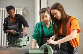 Ford-Werke GmbH: Seit 20 Jahren fördern Ford Ingenieurinnen weiblichen Nachwuchs