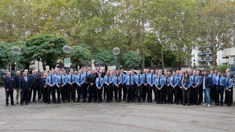 Polizeipräsidium Mainz: POL-PPMZ: Polizeipräsident ehrt sieben Polizeibeamte für herausragende Leistungen und begrüßt 50 neue Polizeibeamtinnen und Polizeibeamte im Polizeipräsidium Mainz