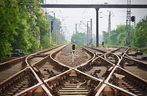 Beuth Verlag GmbH: DIN-Tagung zu bahntechnischer Normung und Innovation (BILD)