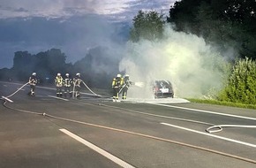 Kreisfeuerwehr Rotenburg (Wümme): FW-ROW: Renault Twingo brennt vollständig aus