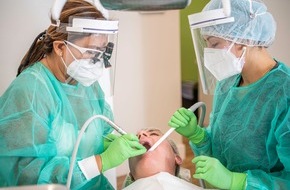 FDI World Dental Federation: Zahnmedizinische Katastrophe: Ein Jahr nach den ersten Lockdowns bemerken Zahnärzte auf der ganzen Welt die Folgen, die sich aus der COVID-19-Pandemie für die Mundgesundheit der Menschen ergeben
