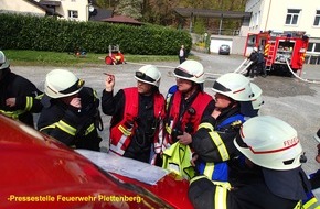 Feuerwehr Plettenberg: FW-PL: OT-Ohle. Großübung der Plettenberger Feuerwehr in einer für Flüchtlinge geplanten Asylunterkunft