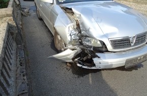 Polizeidirektion Flensburg: POL-FL: Verkehrsunfallflucht, Polizei sucht Fahrzeugführer(in) eines weißen Mercedes Vito
