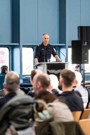 BPOLD 11: Meilenstein im Cockpit des Polizeihubschraubers: Lizenzen an den 44. Ausbildungslehrgang übergeben