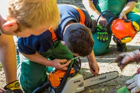 FW-Heiligenhaus: Busunfall und andere Katastrophen (Meldung 24/2017)