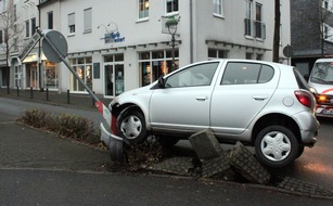 Kreispolizeibehörde Olpe: POL-OE: Pkw-Unfall auf Westfälischer Straße