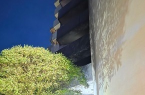 Freiwillige Feuerwehr Celle: FW Celle: Balkon eines achtgeschossigen Wohngebäudes in Vollbrand - Mehrere Wohnungen verraucht!